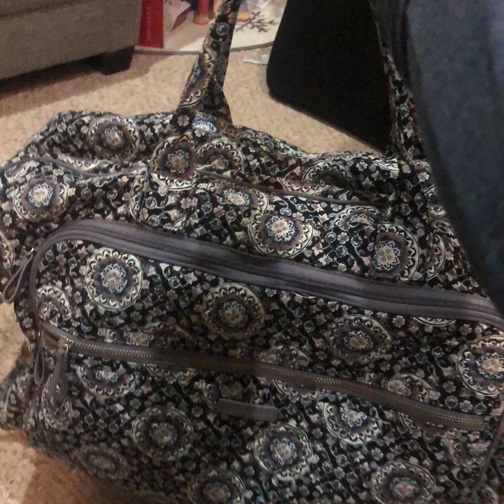 EUC Vera Bradley Charcoal Medallion medium duffel bag - Picture 2 of 7